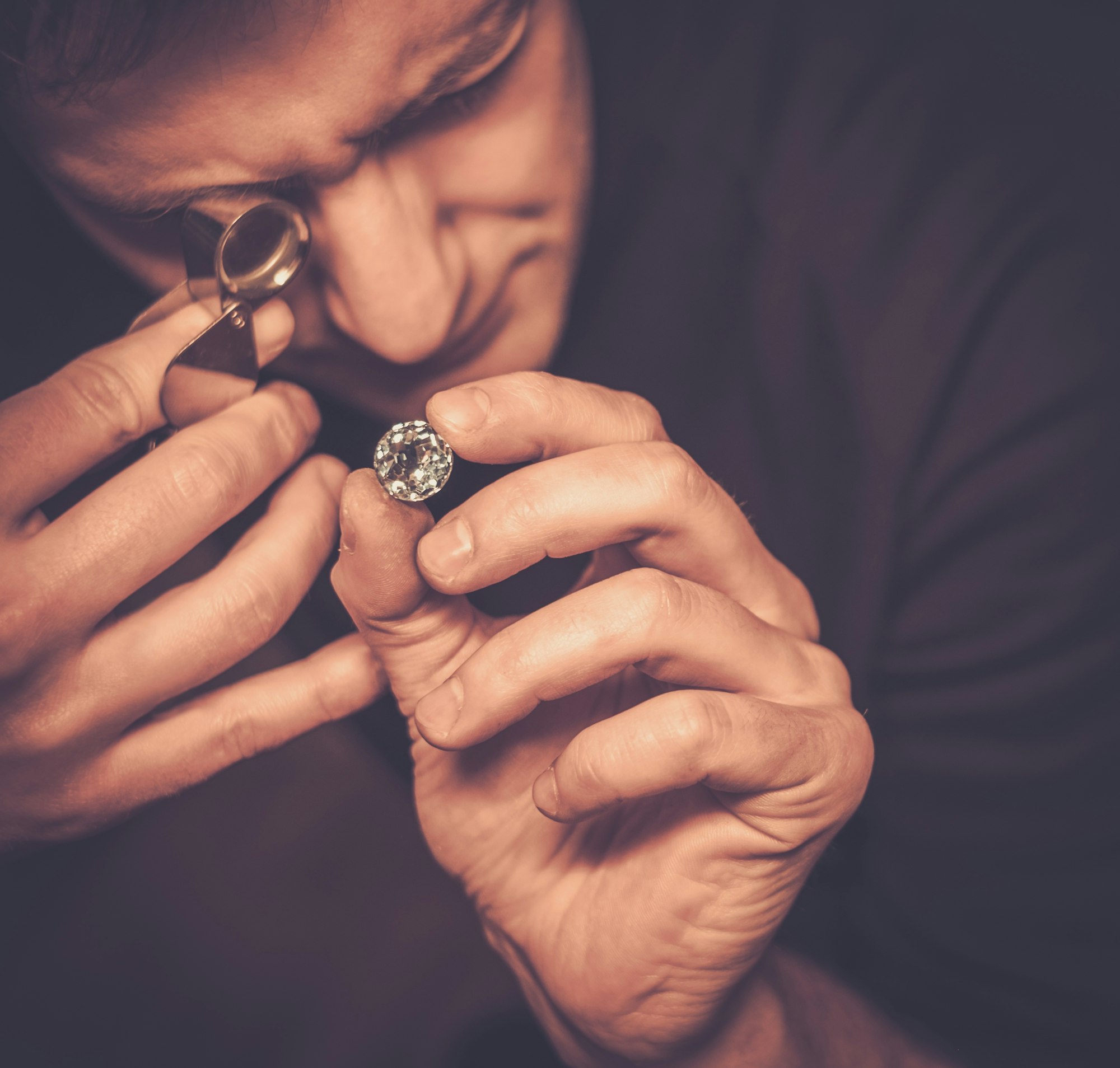 Portrait of a jeweler during the evaluation of jewels.